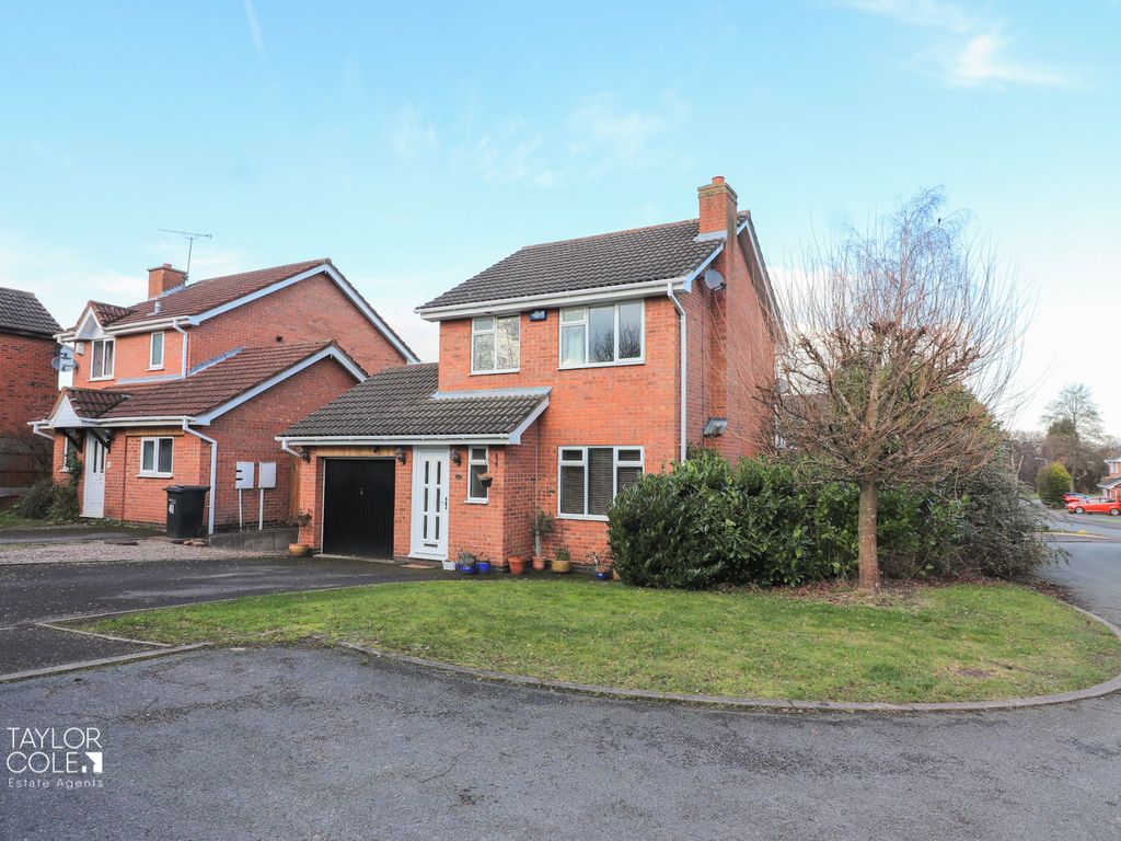 3 bed detached house for sale in Suffolk Way, Tamworth B78, £290,000