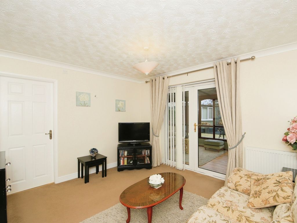 4 bed property for sale in Ascot Drive, Dogsthorpe, Peterborough PE1, £375,000