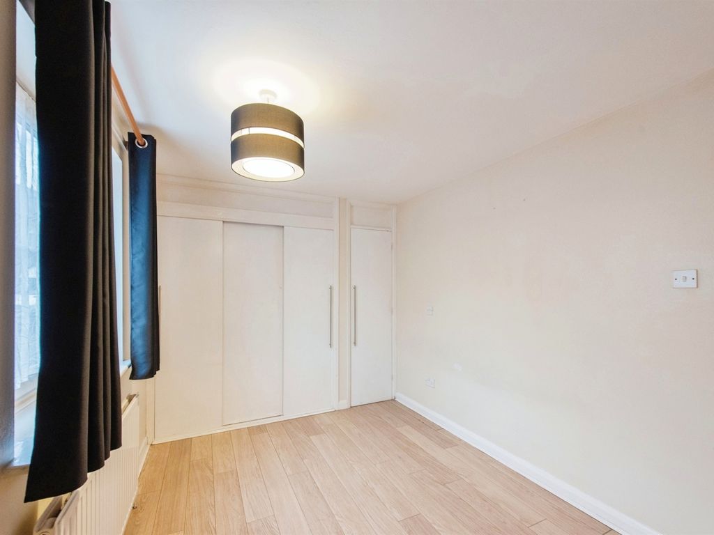 2 bed flat for sale in Old Market Street, Thetford IP24, £125,000