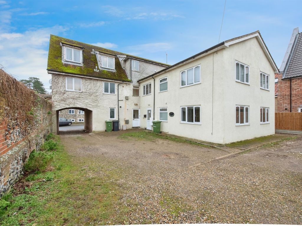 2 bed flat for sale in Old Market Street, Thetford IP24, £125,000