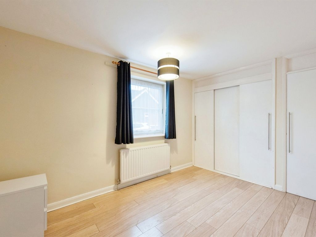 2 bed flat for sale in Old Market Street, Thetford IP24, £125,000