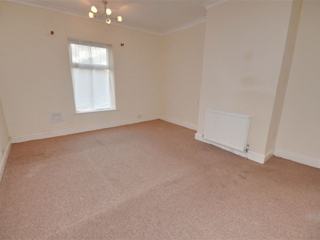 2 bed terraced house to rent in New Street, Ackworth WF7, £700 pcm