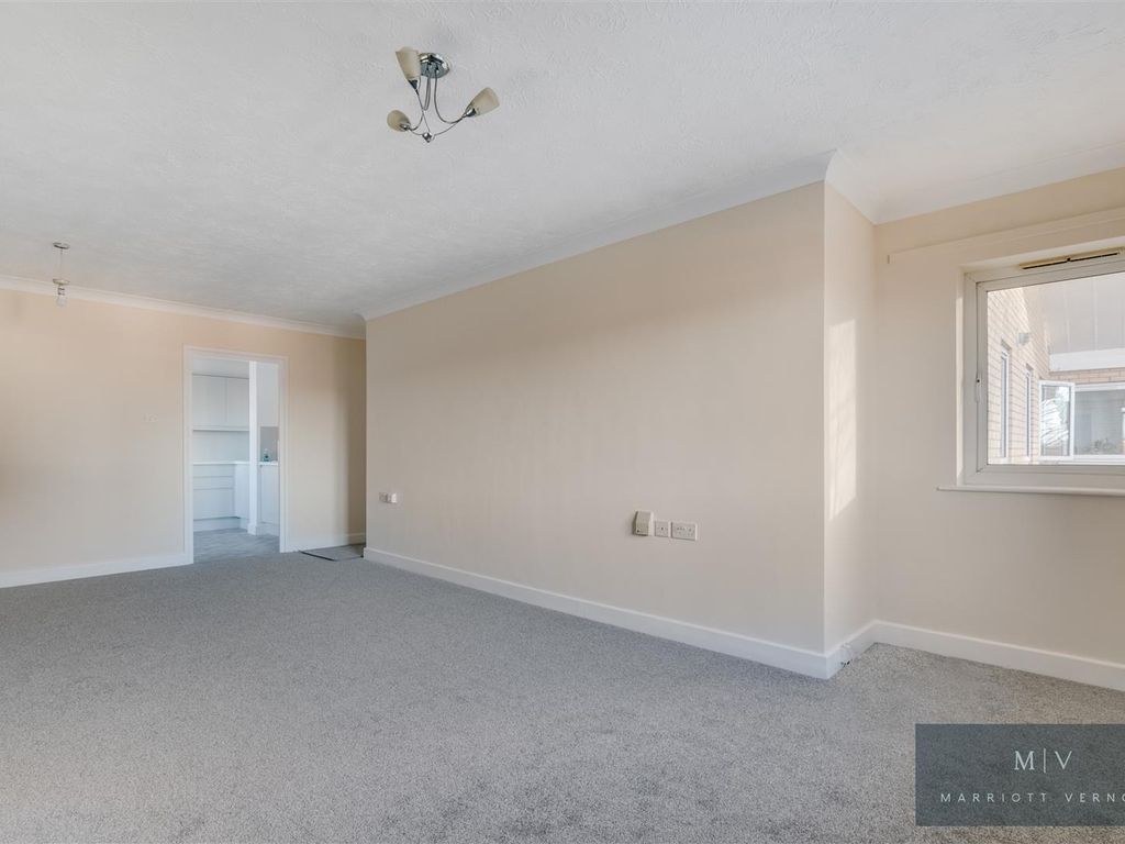 2 bed flat for sale in Woburn Road, Croydon CR0, £270,000