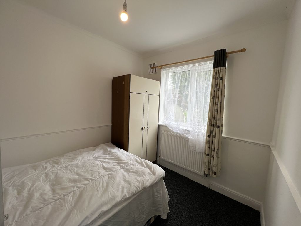 Room to rent in Farley Hill, Luton LU1, £500 pcm