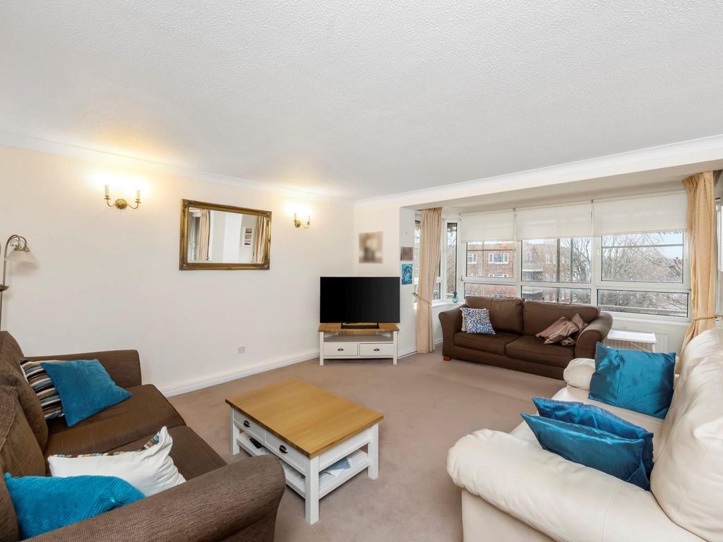 2 bed flat for sale in Eaton Gardens, Hove BN3, £450,000