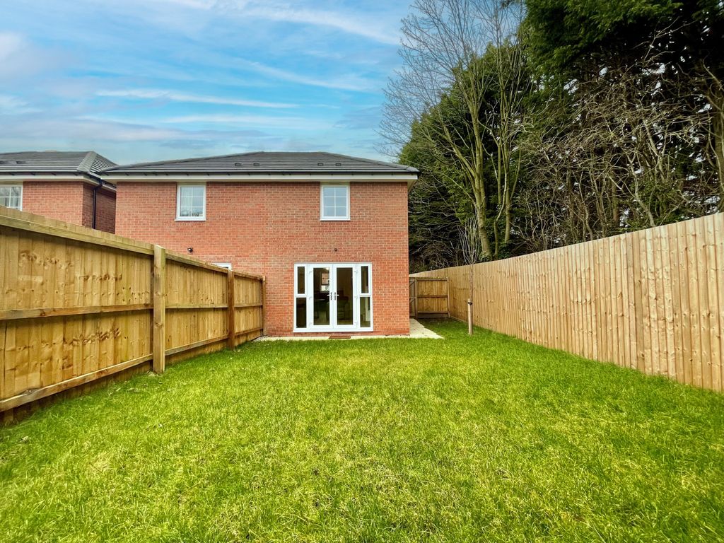 2 bed semi-detached house for sale in Cheltenham Crescent, Preston PR4, £159,950