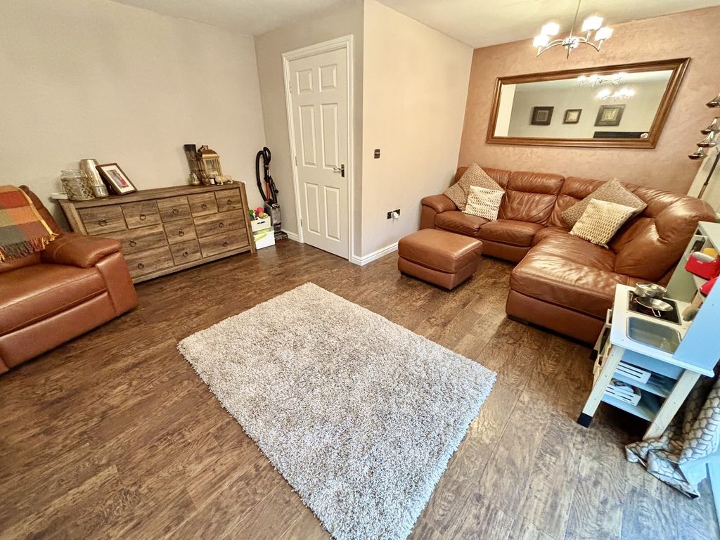 3 bed town house for sale in Parc Gilbertson, Gelligron, Pontardawe, Swansea. SA8, £270,000