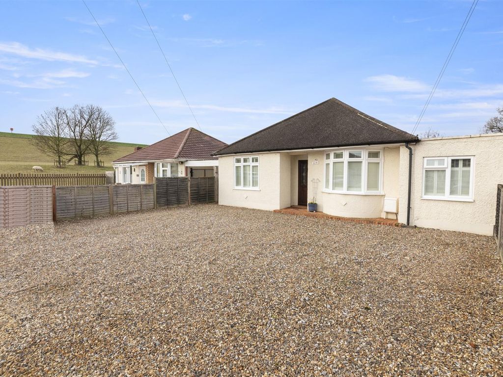 4 bed detached bungalow for sale in Hill Rise, Brands Hill, Langley SL3, £700,000