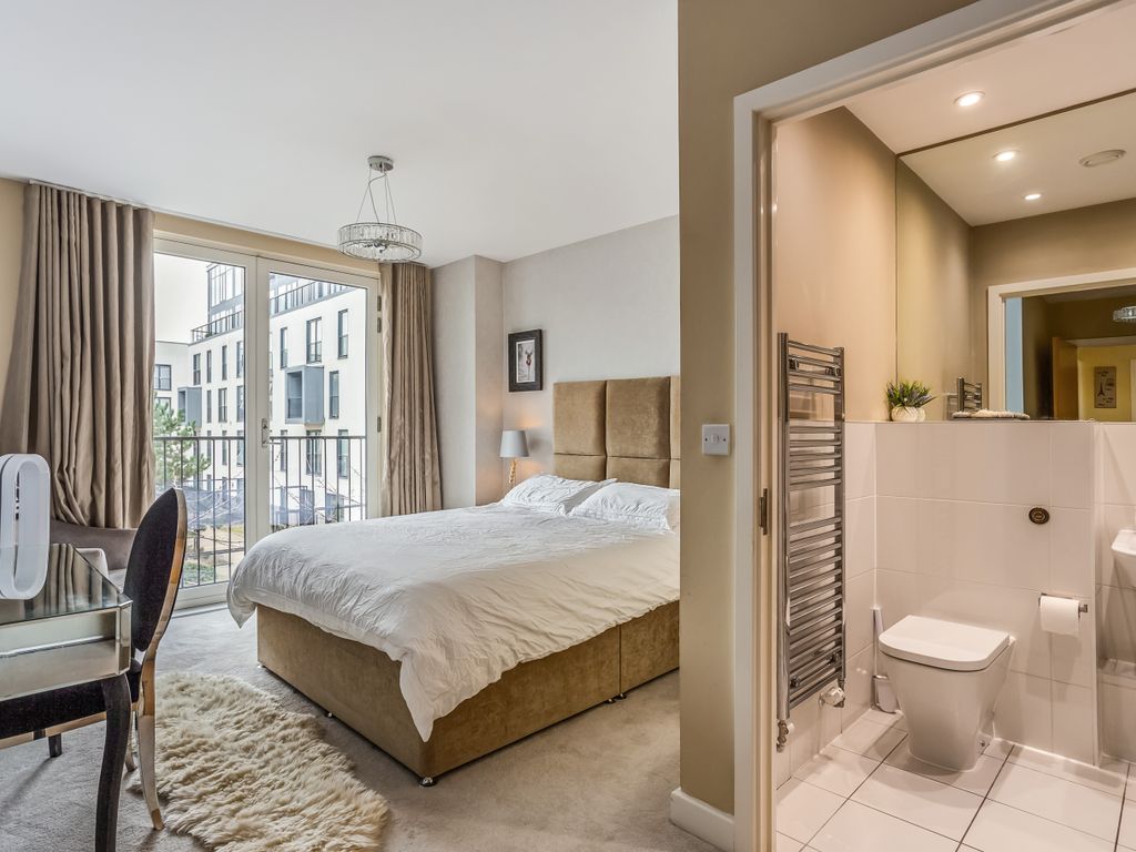 3 bed flat for sale in Victoria Bridge Road, Bath BA2, £575,000