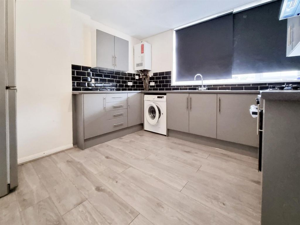 1 bed terraced house to rent in Forge Lane, Gillingham ME7, £650 pcm