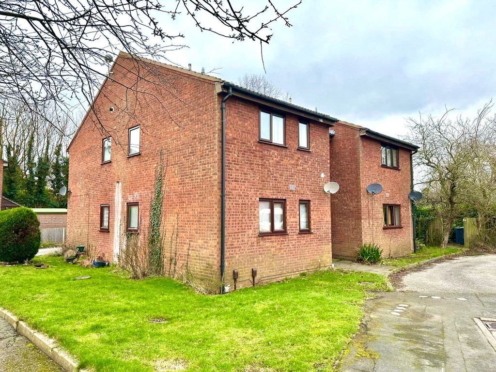 1 bed flat for sale in Chesney Road, Lincoln LN2, £50,000