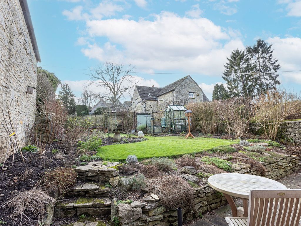 2 bed cottage for sale in Stone Walls, High Street, Finstock OX7, £525,000