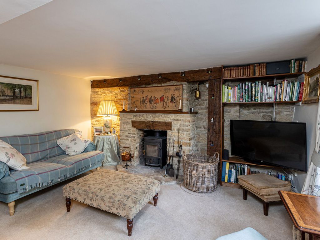 2 bed cottage for sale in Stone Walls, High Street, Finstock OX7, £525,000