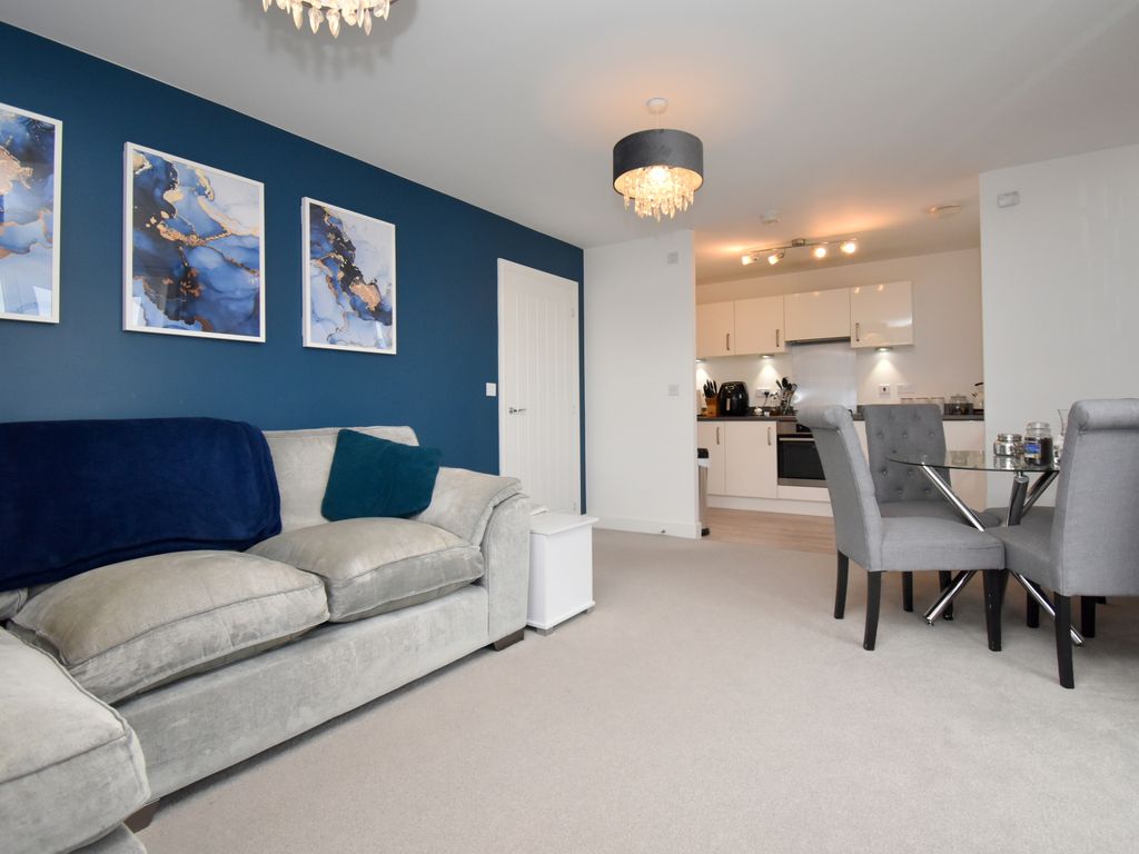 2 bed flat for sale in Tavener Drive, Biggleswade SG18, £260,000