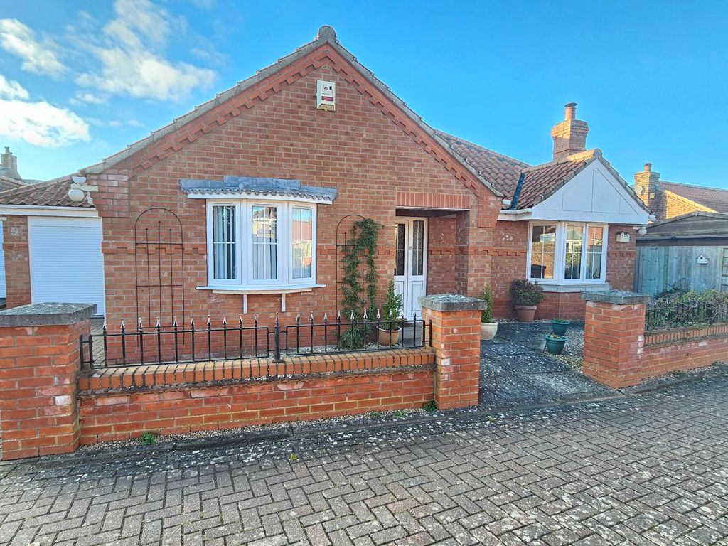 3 bed detached bungalow for sale in The Brambles, Sleaford NG34, £305,000
