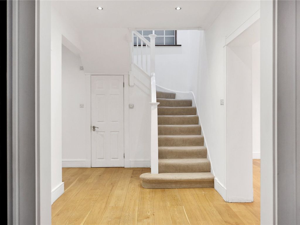 5 bed detached house to rent in Armitage Road, Golders Green NW11, £5,750 pcm