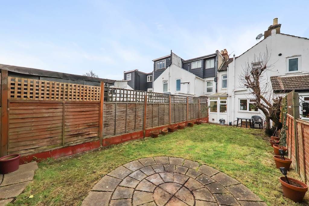 2 bed terraced house for sale in Biggin Hill, Upper Norwood, London, Greater London SE19, £475,000