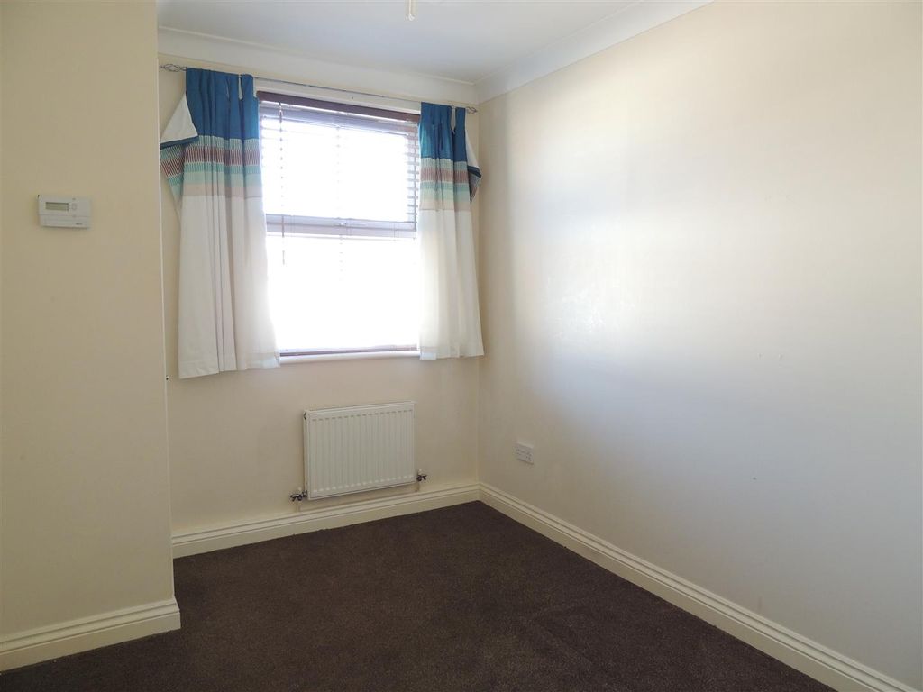 2 bed flat to rent in Cadbury Heath Road, Warmley, Bristol BS30, £995 pcm