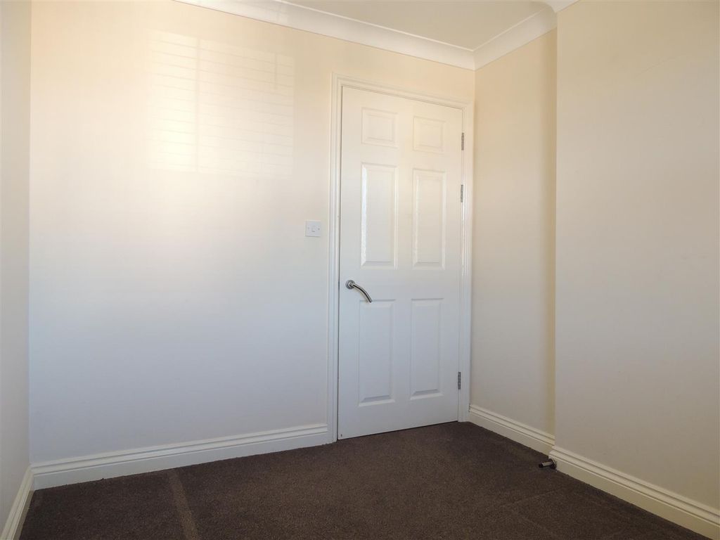 2 bed flat to rent in Cadbury Heath Road, Warmley, Bristol BS30, £995 pcm
