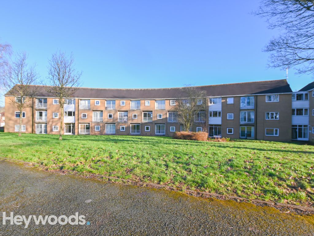 2 bed flat for sale in Queensway, Westlands, Newcastle Under Lyme ST5, £125,000