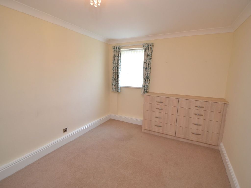 2 bed property for sale in Lister Lane, Bradford BD2, £65,000