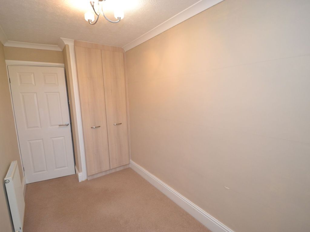 2 bed property for sale in Lister Lane, Bradford BD2, £65,000