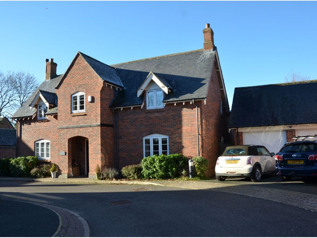 5 bed detached house for sale in Hill Top Close, Market Harborough LE16, £600,000