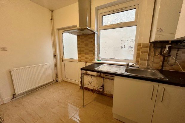 2 bed property to rent in Bertram Road, Smethwick B67, £975 pcm