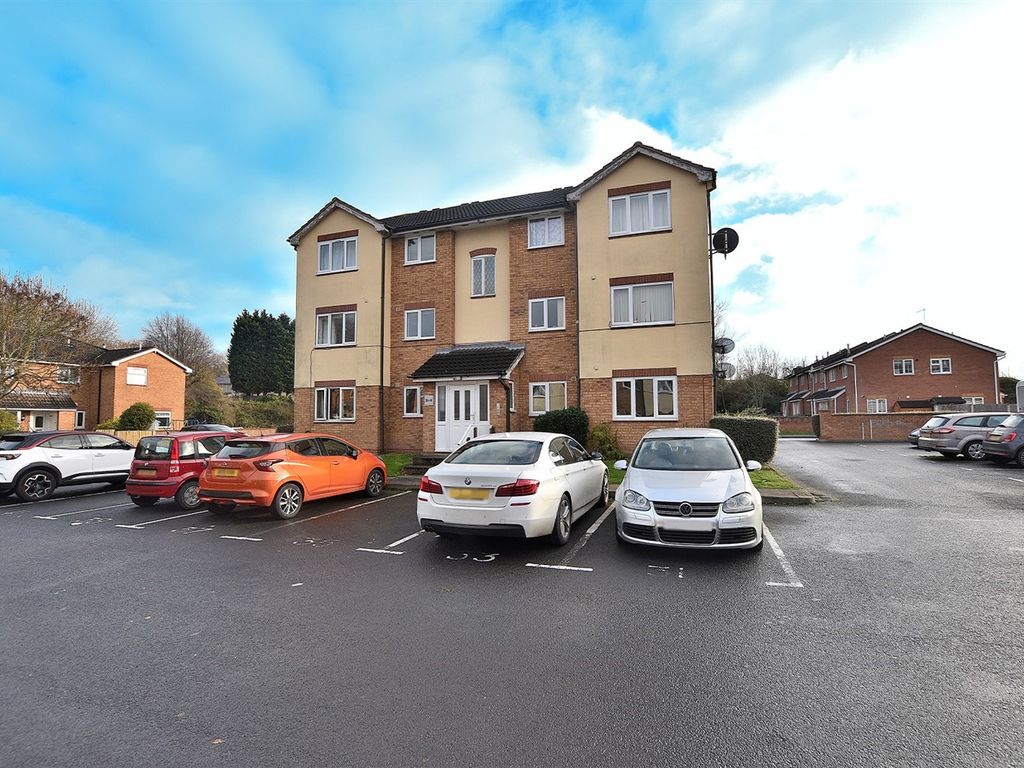2 bed flat for sale in Dadford View, Brierley Hill DY5, £70,000