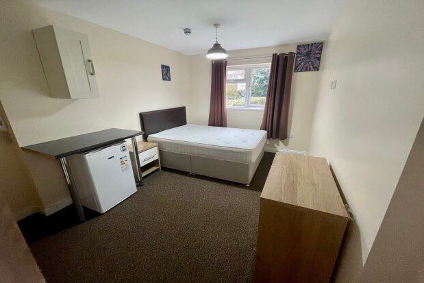 Room to rent in 38 Carlyle Road, Birmingham B16, £600 pcm