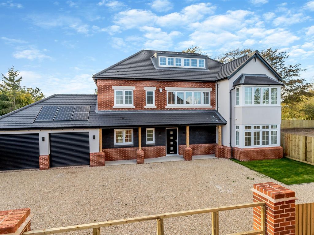 5 bed detached house for sale in London Road, Stretton On Dunsmore, Rugby CV23, £900,000