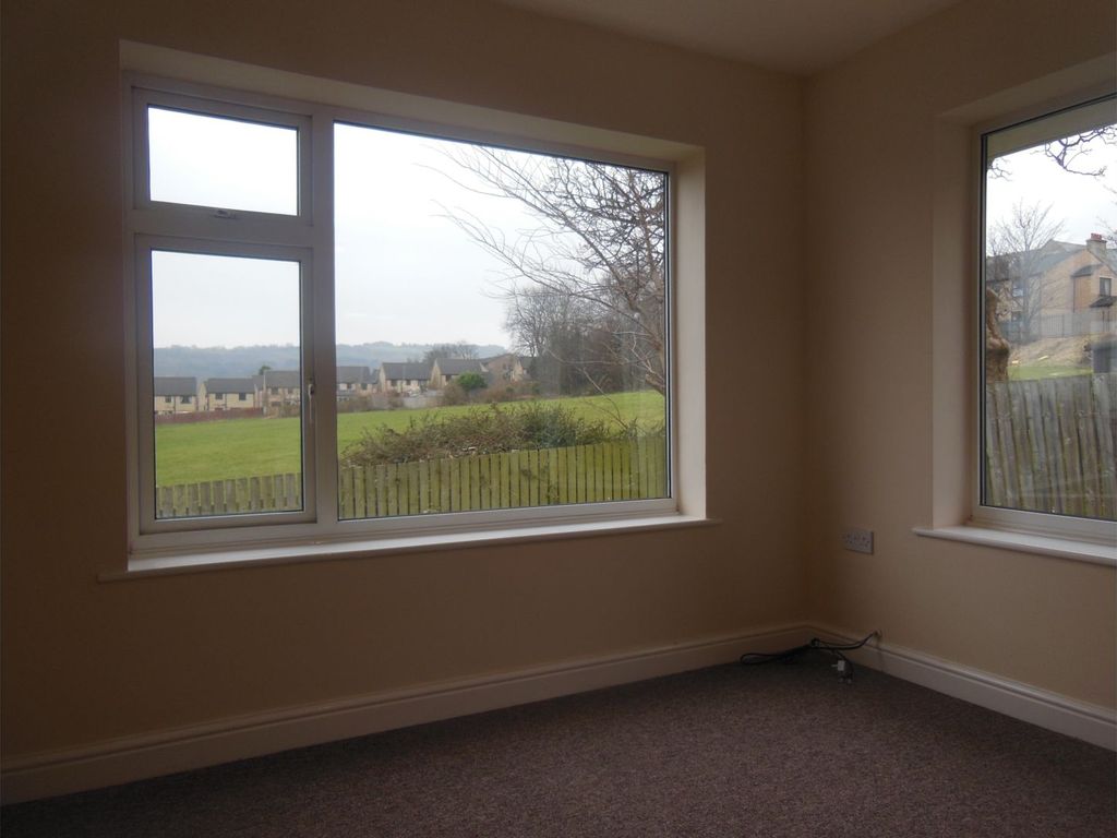 3 bed detached bungalow for sale in Rutland Road, Huddersfield HD3, £195,000