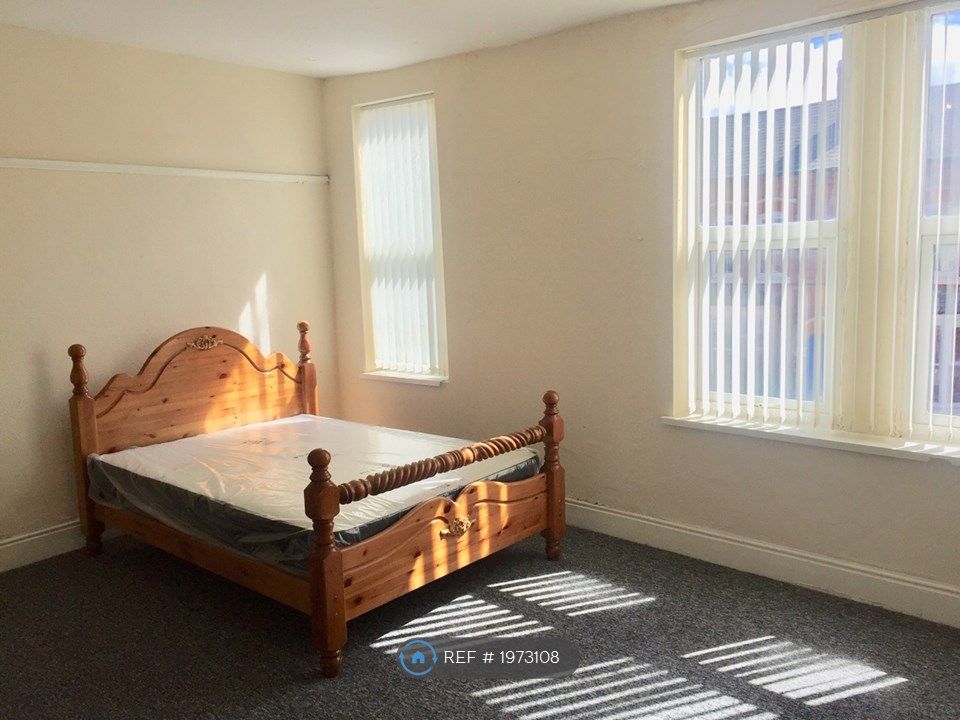 Room to rent in Summerfield Crescent, Birmingham B16, £525 pcm