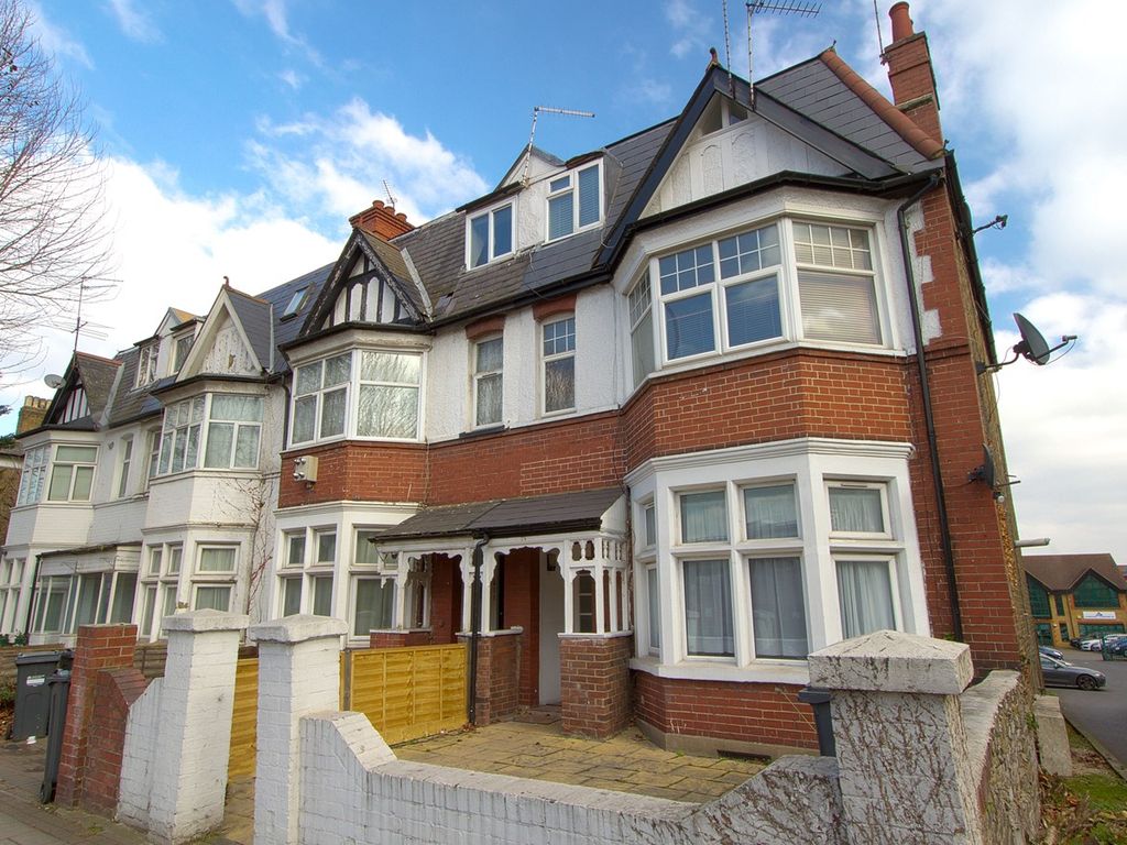 1 bed flat for sale in Boston Manor Road, Brentford TW8, £299,950