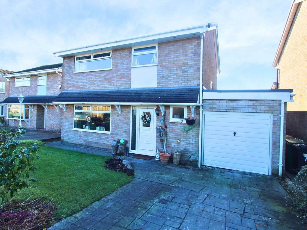 5 bed detached house for sale in Kiln Field, Bromley Cross, Bolton BL7, £399,950
