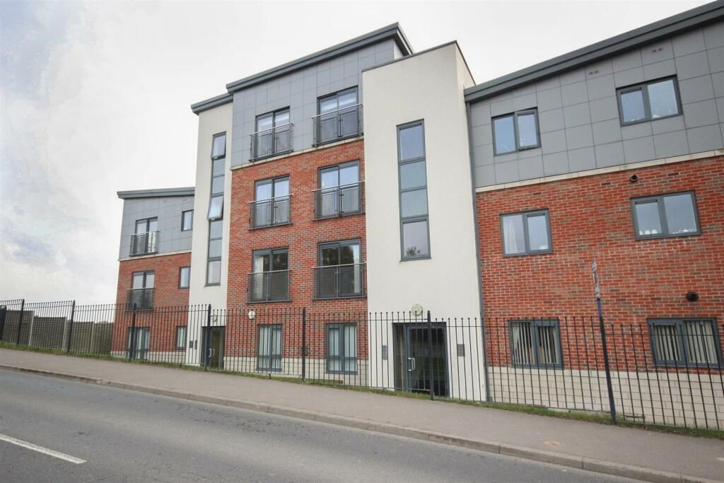 2 bed flat for sale in Brooke Court, Auckley, Doncaster DN9, £93,000