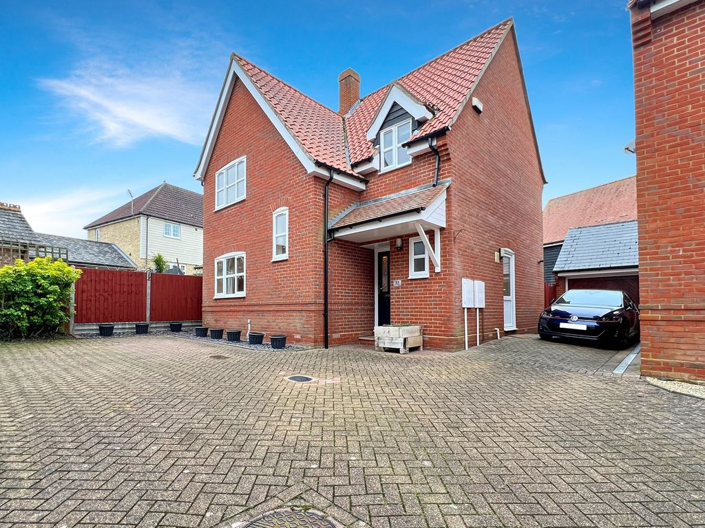 4 bed detached house for sale in Balls Chase, Halstead CO9, £435,000
