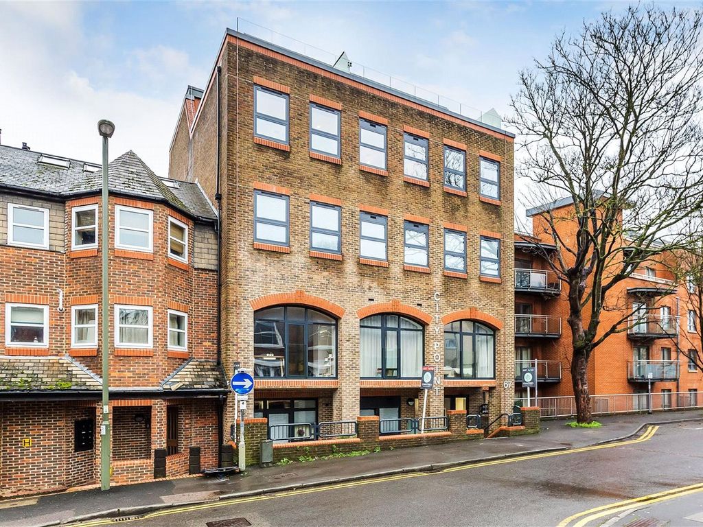 2 bed flat for sale in City Point, 67 Sydenham Road, Guildford, Surrey GU1, £725,000