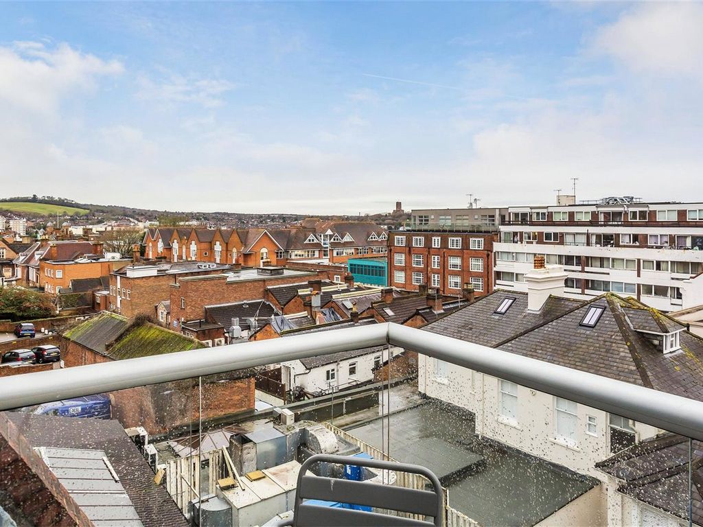 2 bed flat for sale in City Point, 67 Sydenham Road, Guildford, Surrey GU1, £725,000