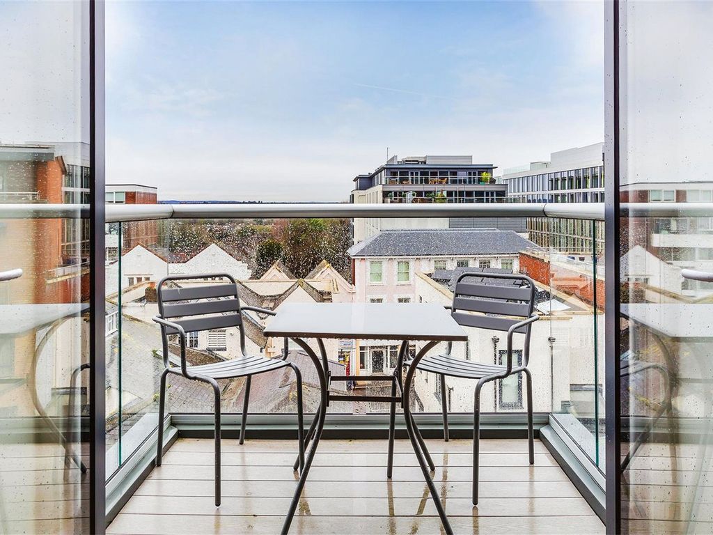 2 bed flat for sale in City Point, 67 Sydenham Road, Guildford, Surrey GU1, £725,000