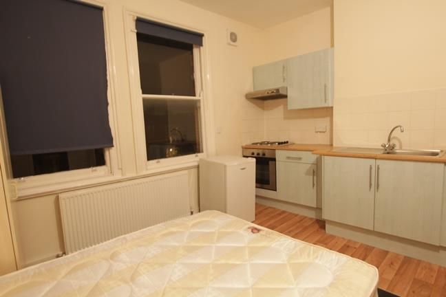 Studio to rent in Dalmeny Rd, Holloway N7, £1,295 pcm