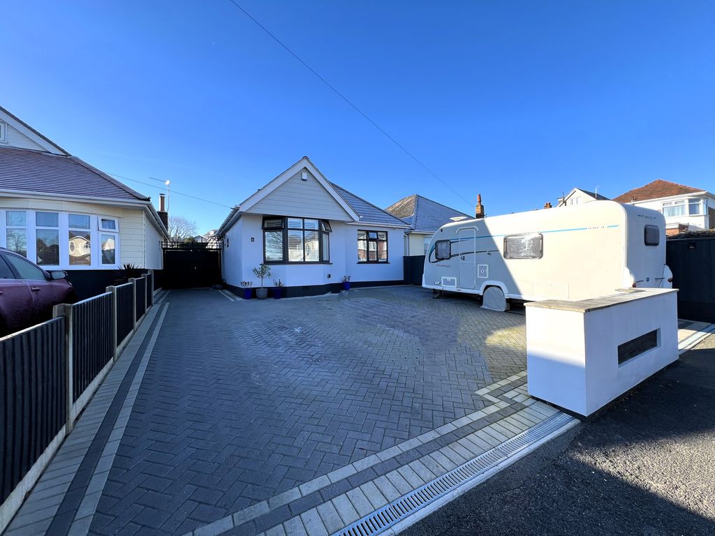 4 bed detached bungalow for sale in Cheddington Road, Muscliff, Bournemouth BH9, £615,000