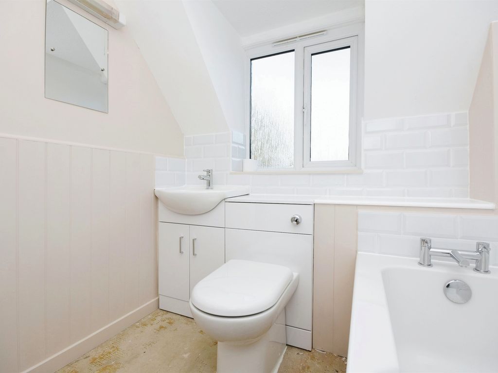 1 bed flat for sale in Lakes Meadow, Coggeshall, Colchester CO6, £110,000