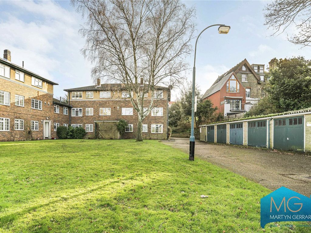 2 bed flat for sale in Stanhope Road, London N6, £575,000