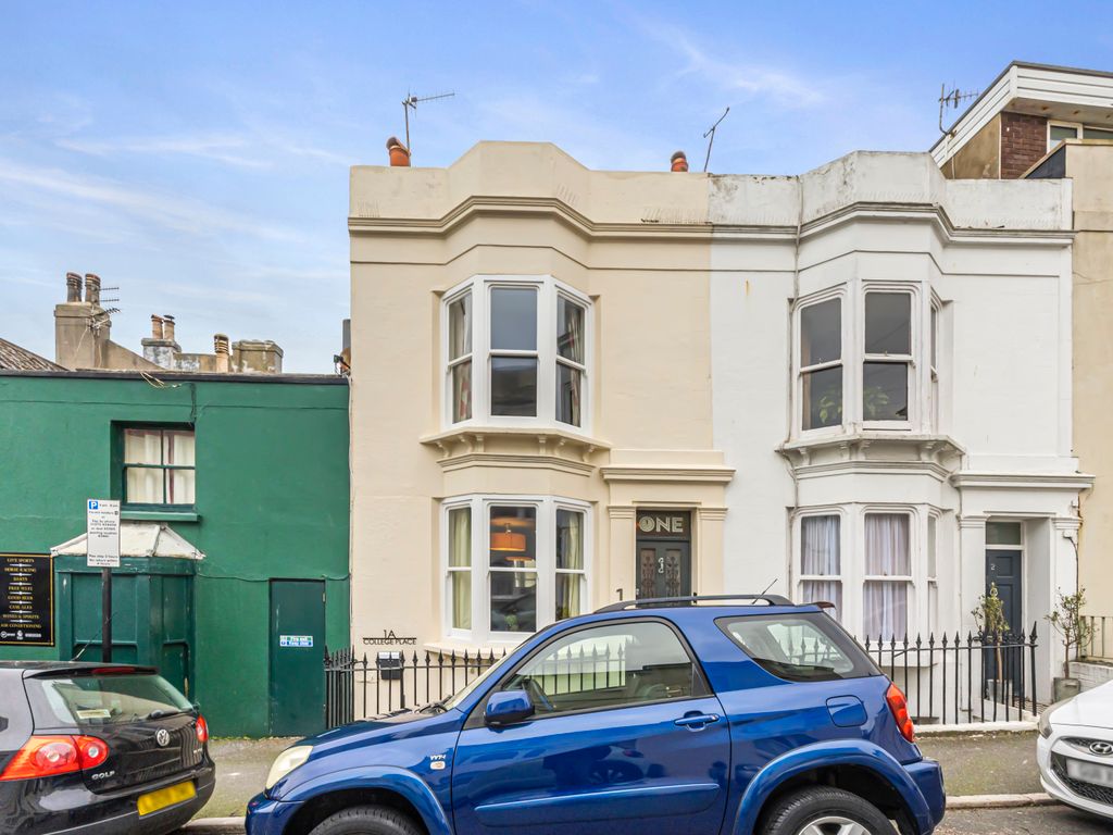 3 bed maisonette for sale in College Place, Brighton BN2, £450,000