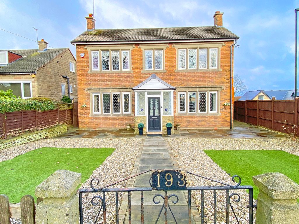 4 bed detached house for sale in Wetherby Road, Harrogate HG2, £625,000