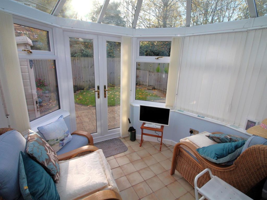 2 bed terraced bungalow for sale in Enville Close, Short Street, Stourbridge DY8, £199,950