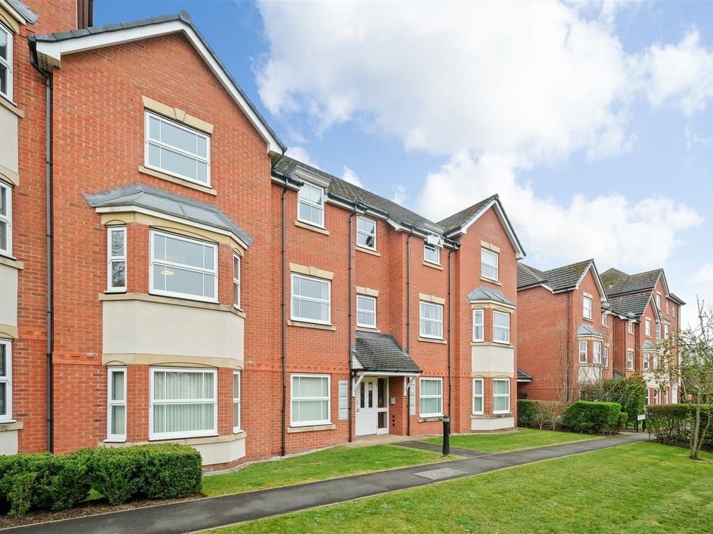 2 bed flat for sale in Trefoil Gardens, Amblecote DY8, £149,950
