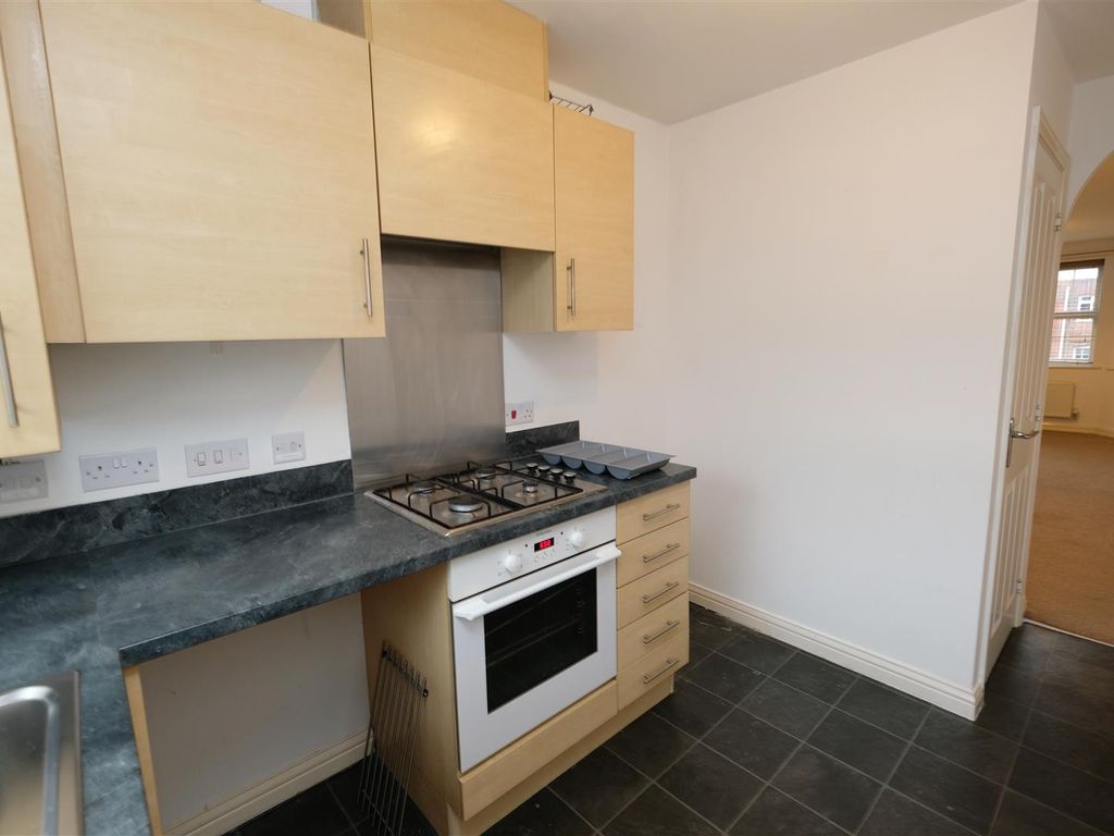 2 bed flat for sale in Trefoil Gardens, Amblecote DY8, £149,950