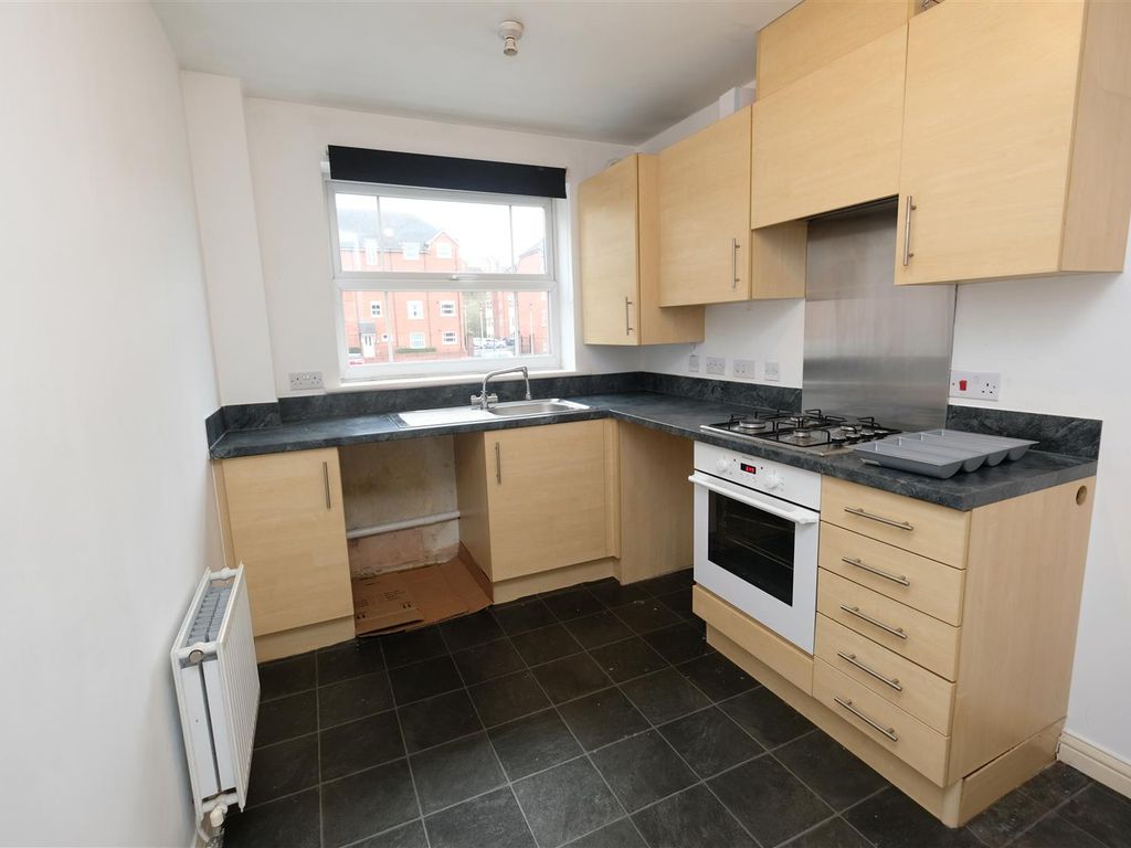 2 bed flat for sale in Trefoil Gardens, Amblecote DY8, £149,950